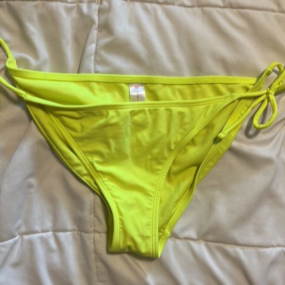 2 Mix & Match Bikinis - Picture 6 of 9